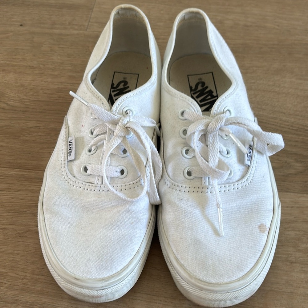 White tie VANS, UNISEX men’s 6/women’s 7.5